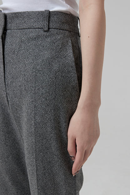 WOOL STRAIGHT PANTS. INVISIBLE ZIPPERS IN THE BOTTOM