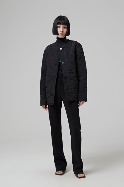 BOXY QUILTED JACKET WITH LOGO NR ALL OVER. NO COLLAR AND 2 PATCHED POCKETS