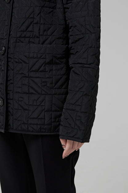 BOXY QUILTED JACKET WITH LOGO NR ALL OVER. NO COLLAR AND 2 PATCHED POCKETS