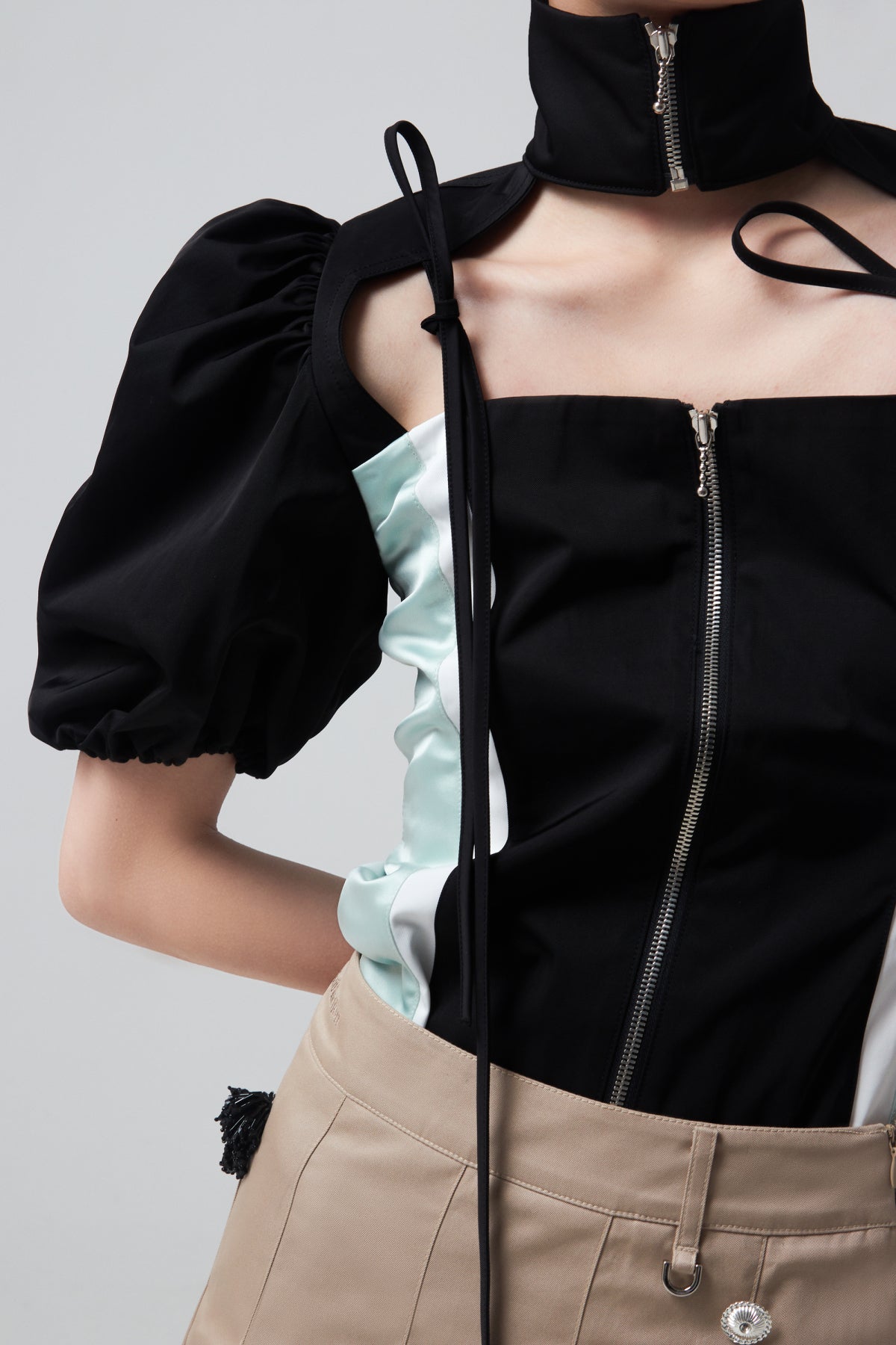 PUFF CUT OUT ZIP-UP TOP
