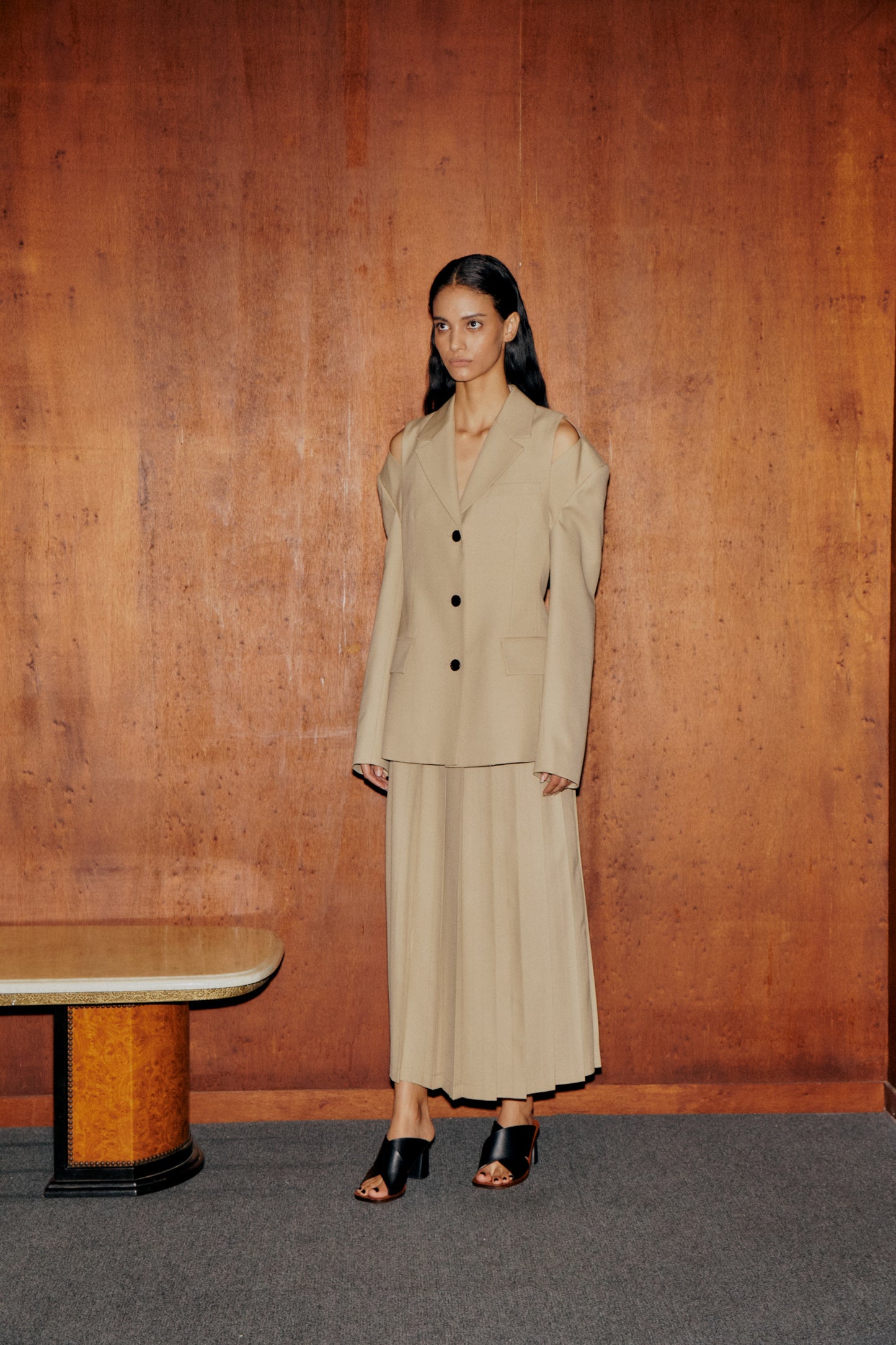 SLIT SHOULDER WOOL JACKET