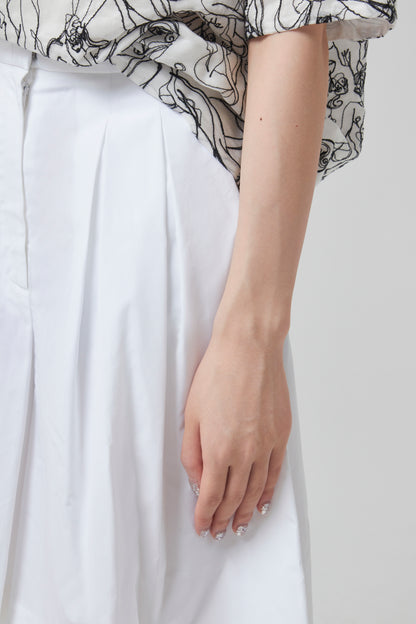 SHORT W/BOTTONS DETAILS