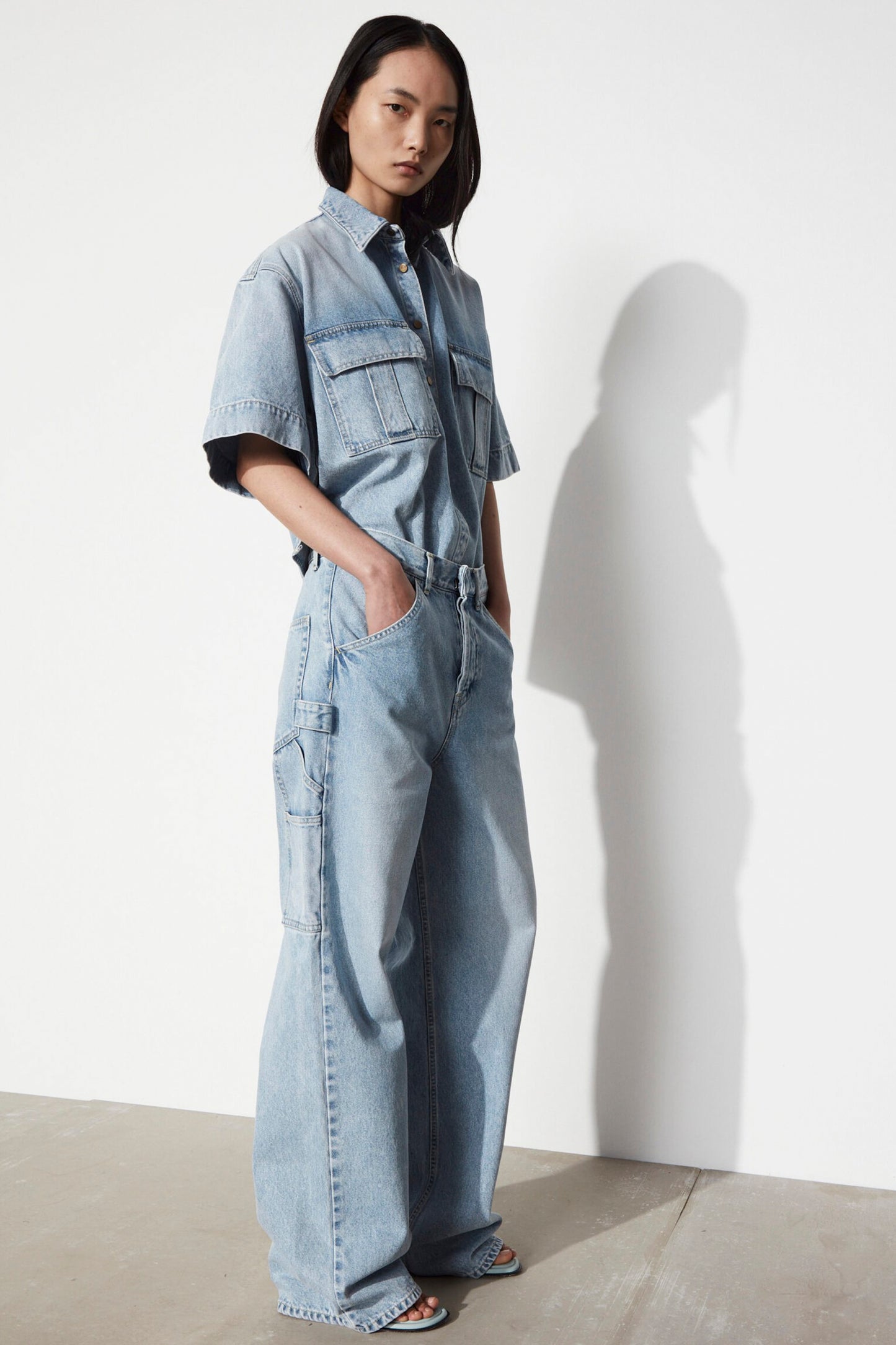LOOSE FIT STRAIGHT LEG JEANS