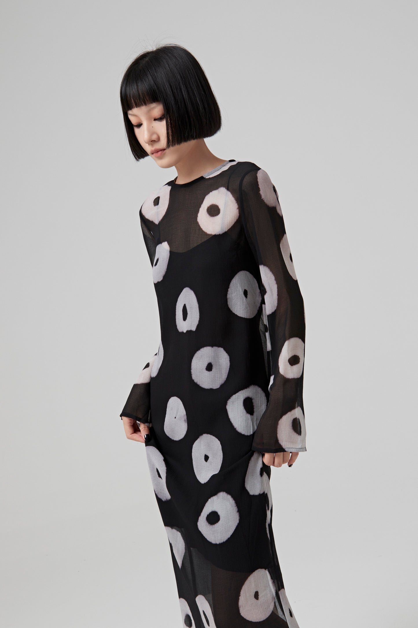 LONG SLEEVES STRAIGHT DRESS IN PRINTED CREPON