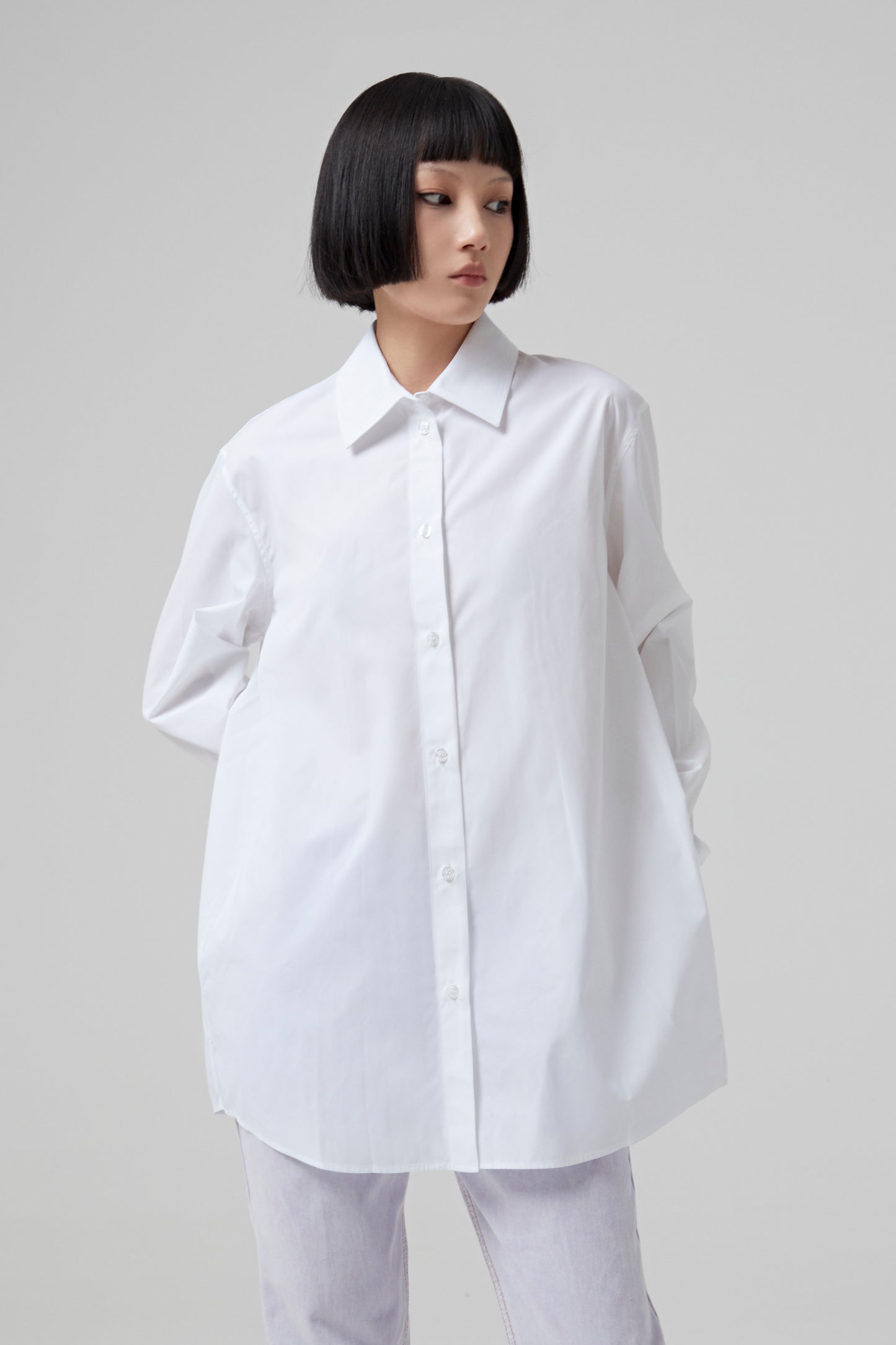 CRINKLED SHIRT WITH CONTRASTED EMBROIDERY ON THE BACK