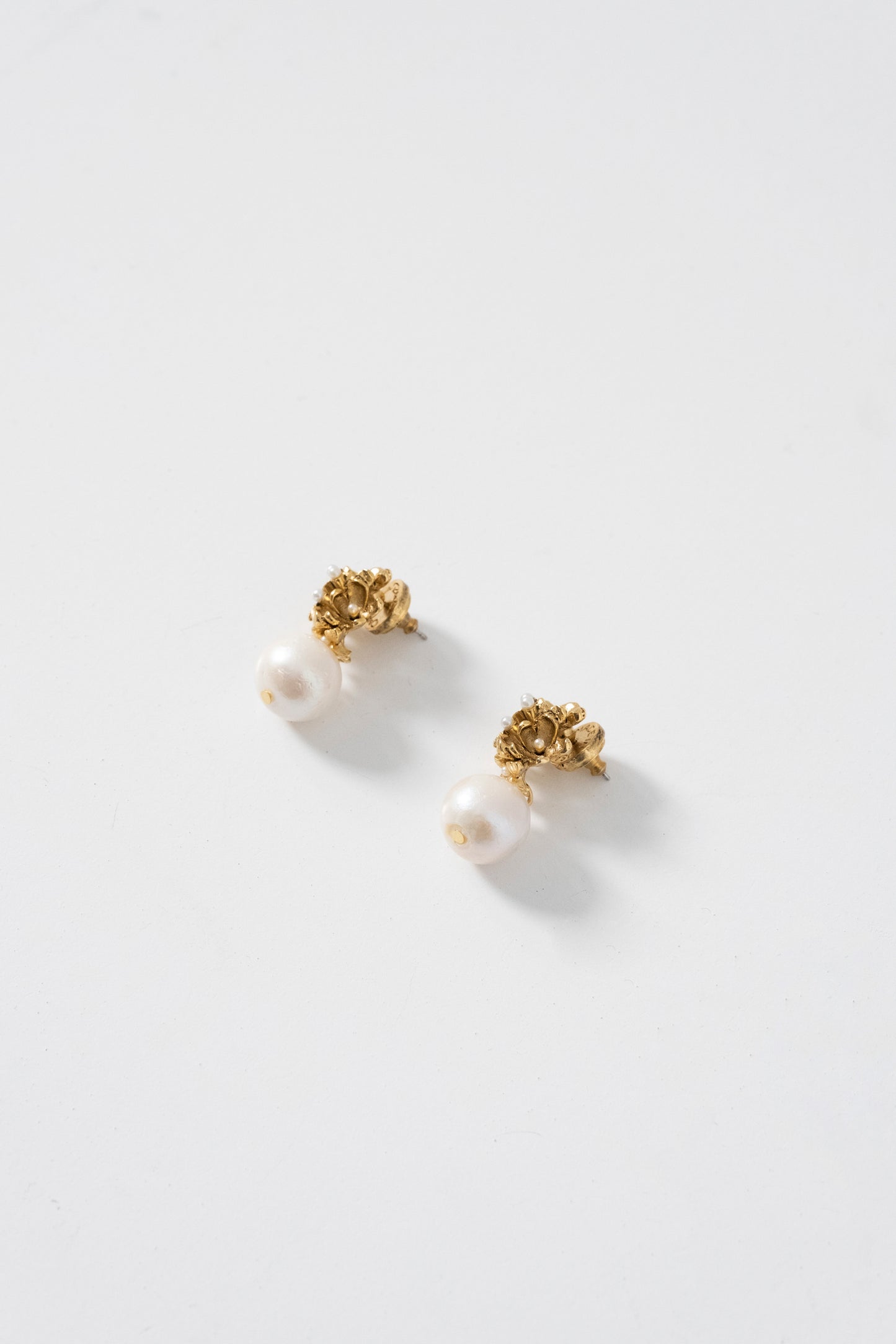 PEARL DROP EARRING