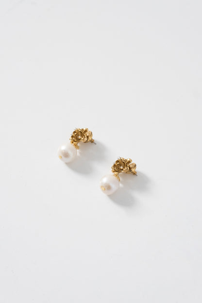 PEARL DROP EARRING