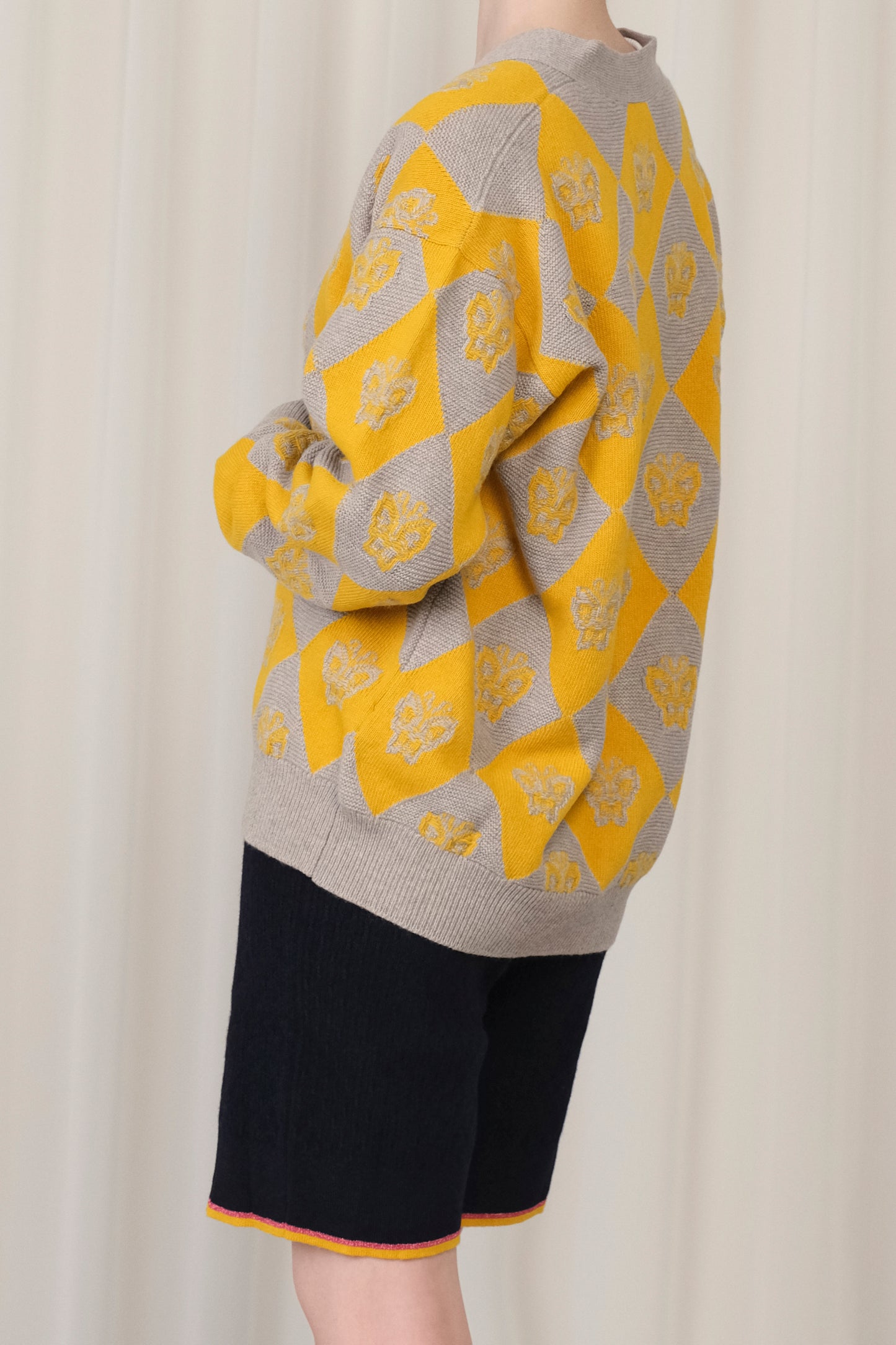 LADIES LONG SLEEVE V-NECK CARDIGAN