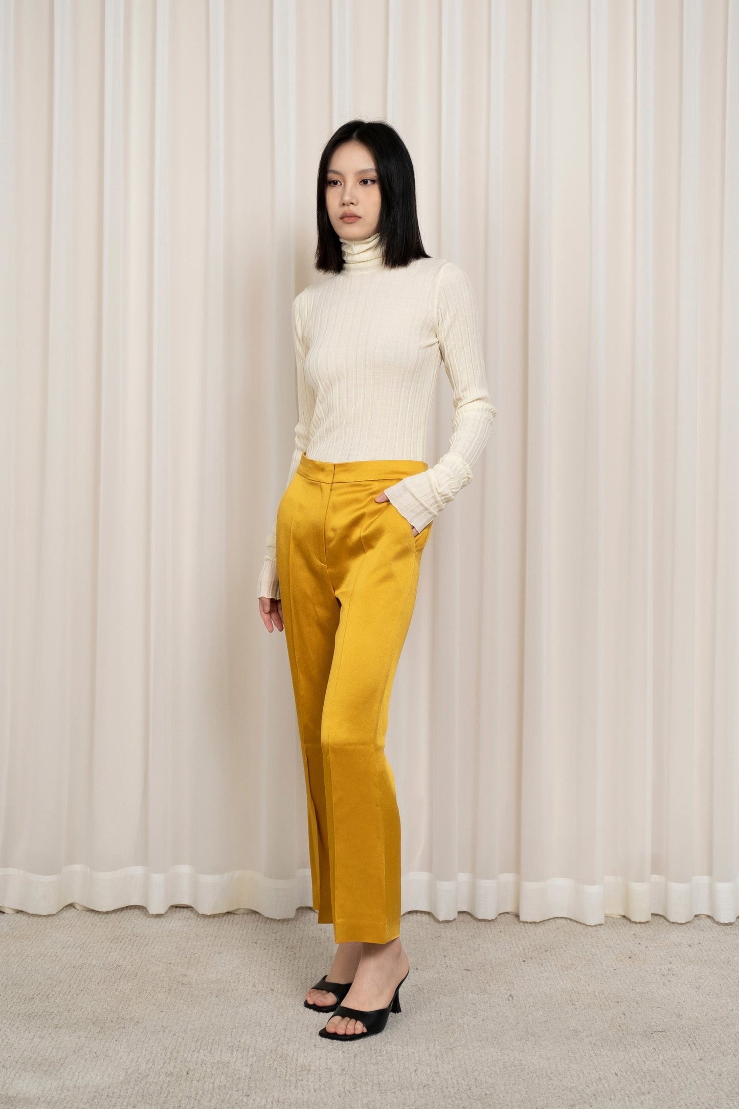 FLARED CROPPED PANT IN ENVERS SATIN