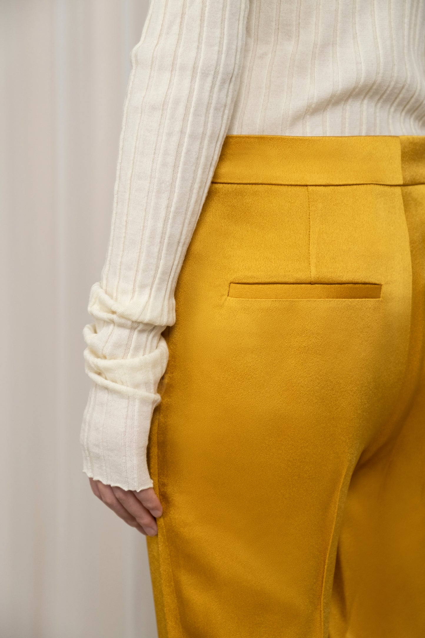 FLARED CROPPED PANT IN ENVERS SATIN