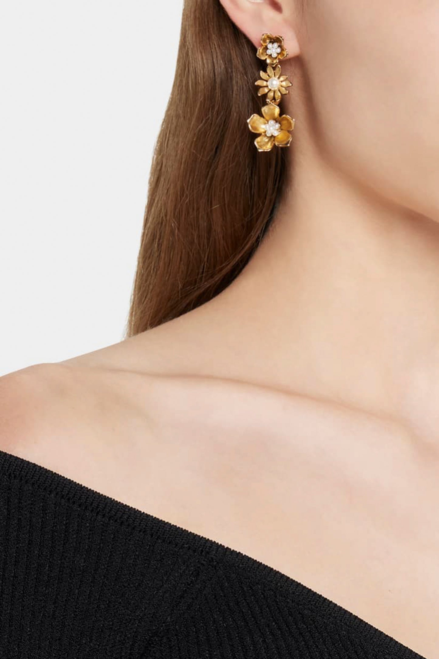 CARRYOVER DANGLING FLOWER EARRINGSING
