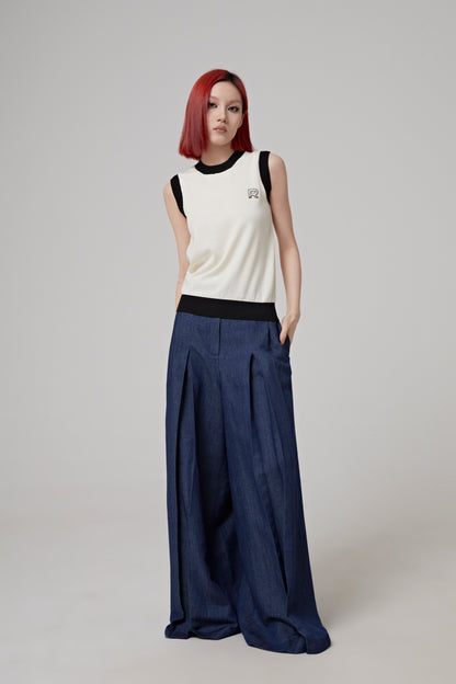 T-NECK SWEATER