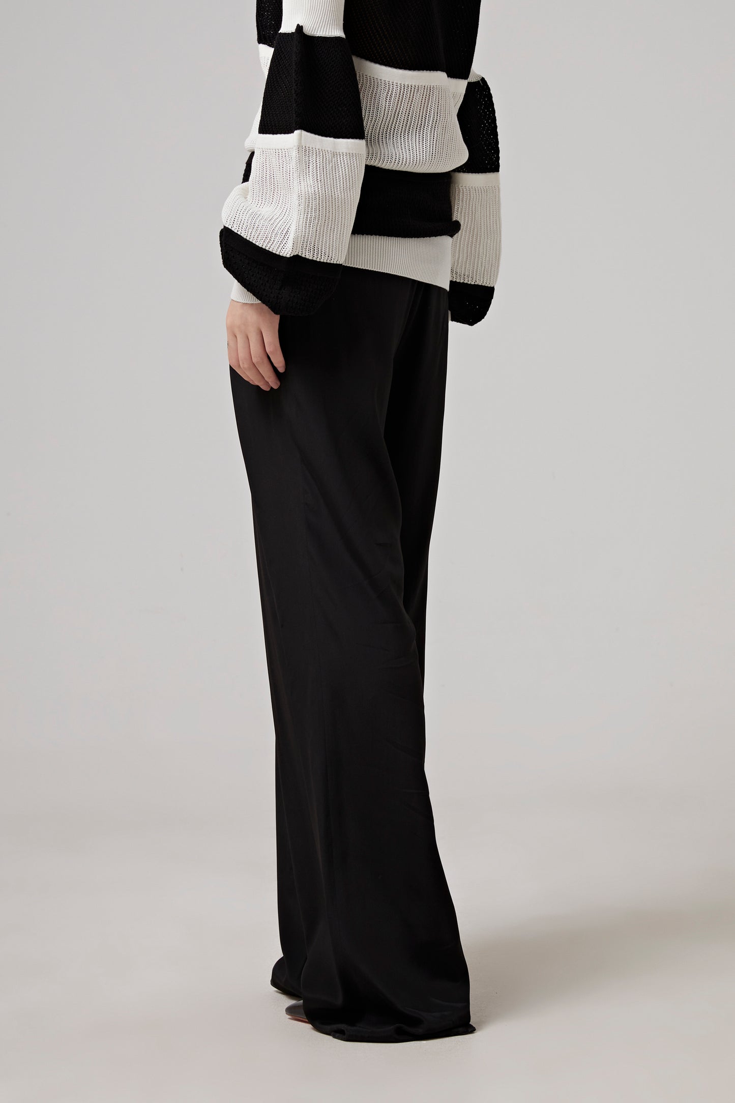 MID WAISTED STRAIGHT LEG PANTS