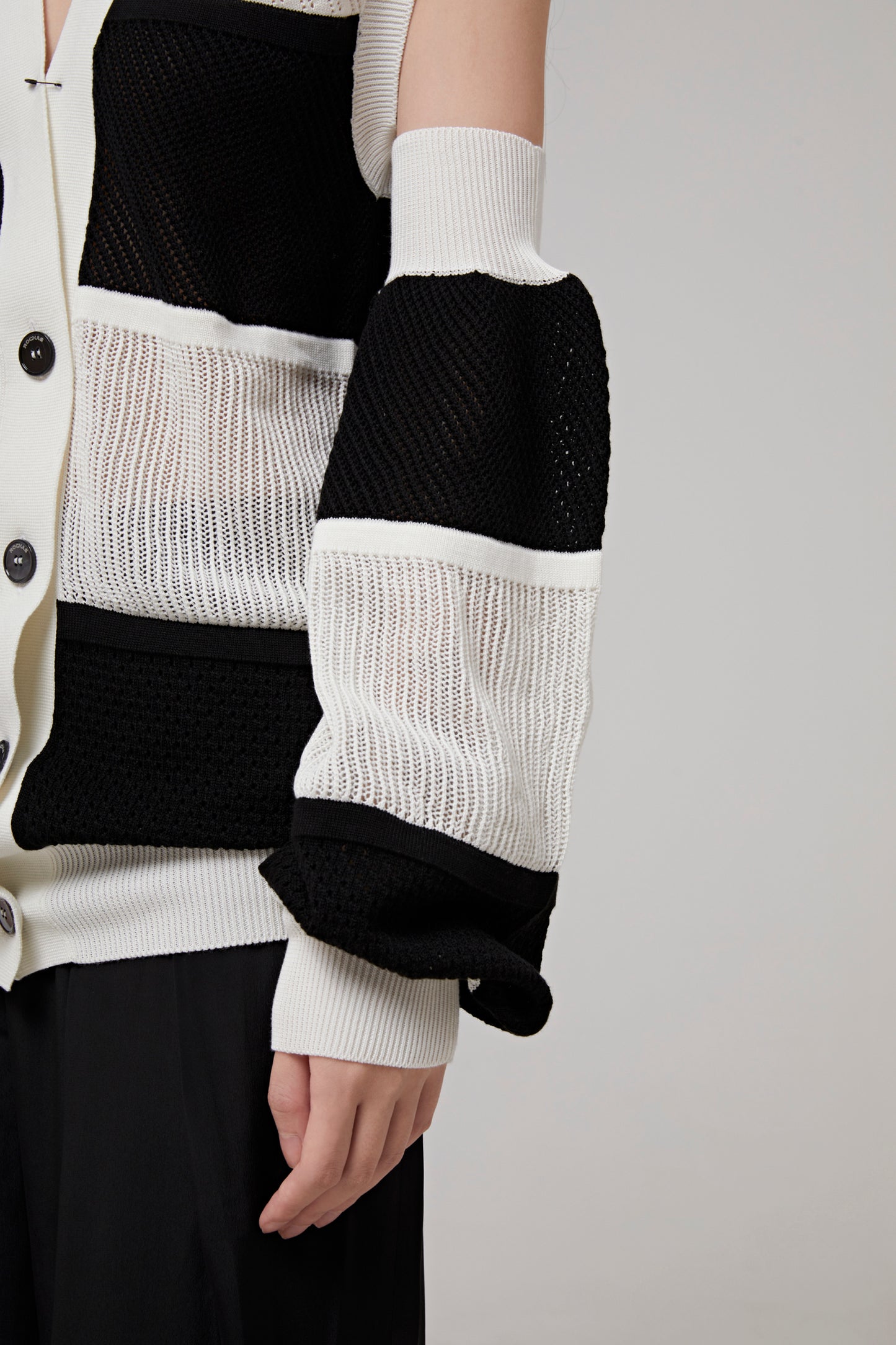 CUT OUT OVERSIZED V NECK CARDIGAN