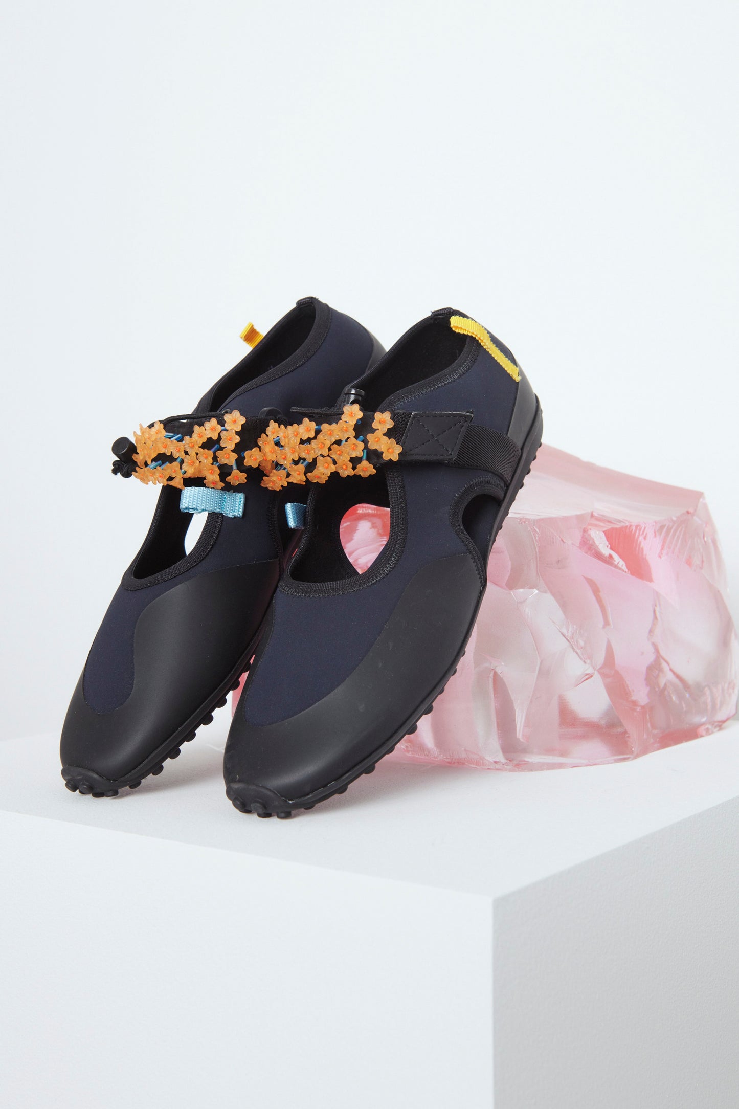 SARA OPEN FLAT BEADED NEOPRENE NAVY/TANGERINE