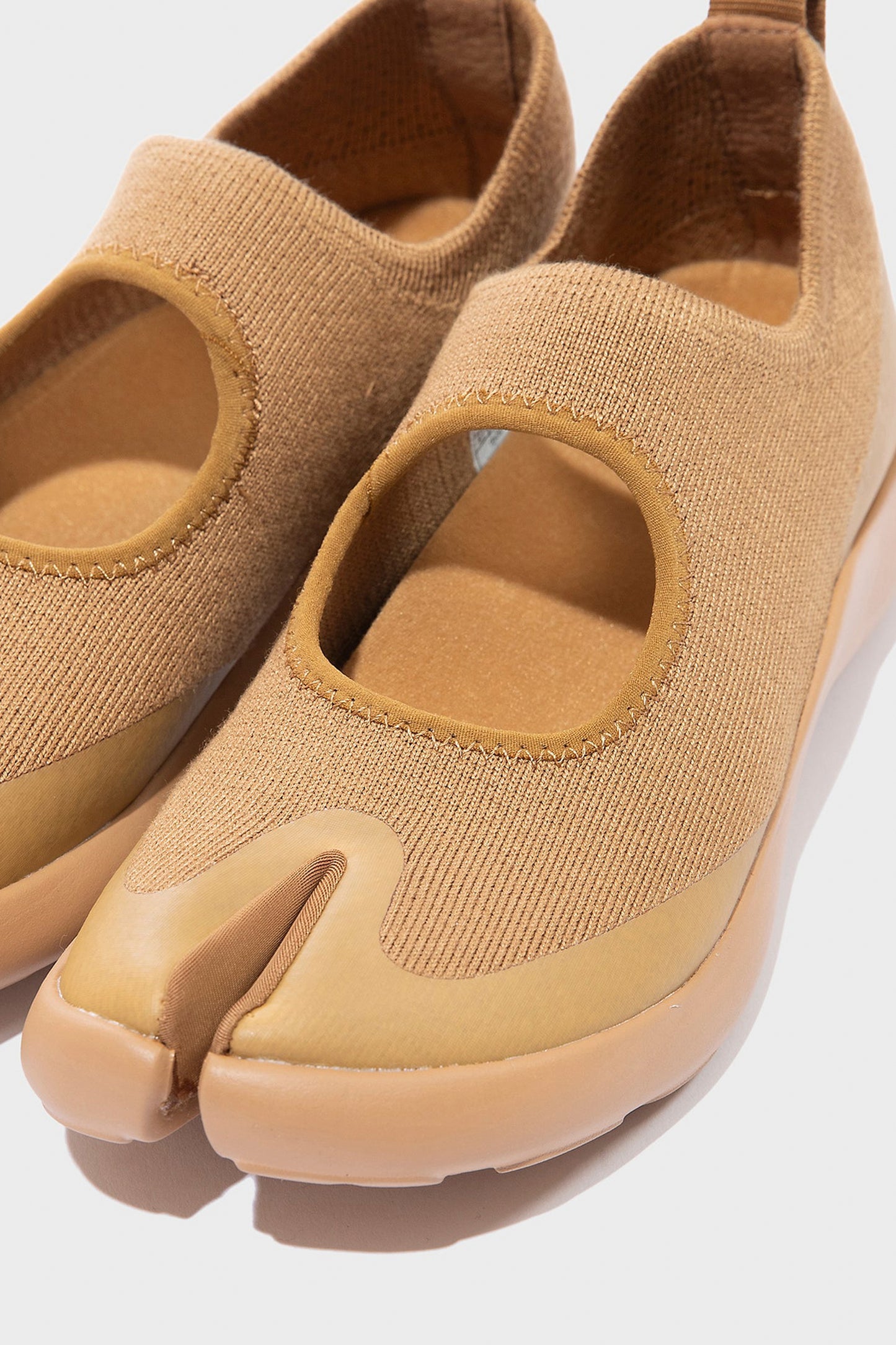 SANDAL