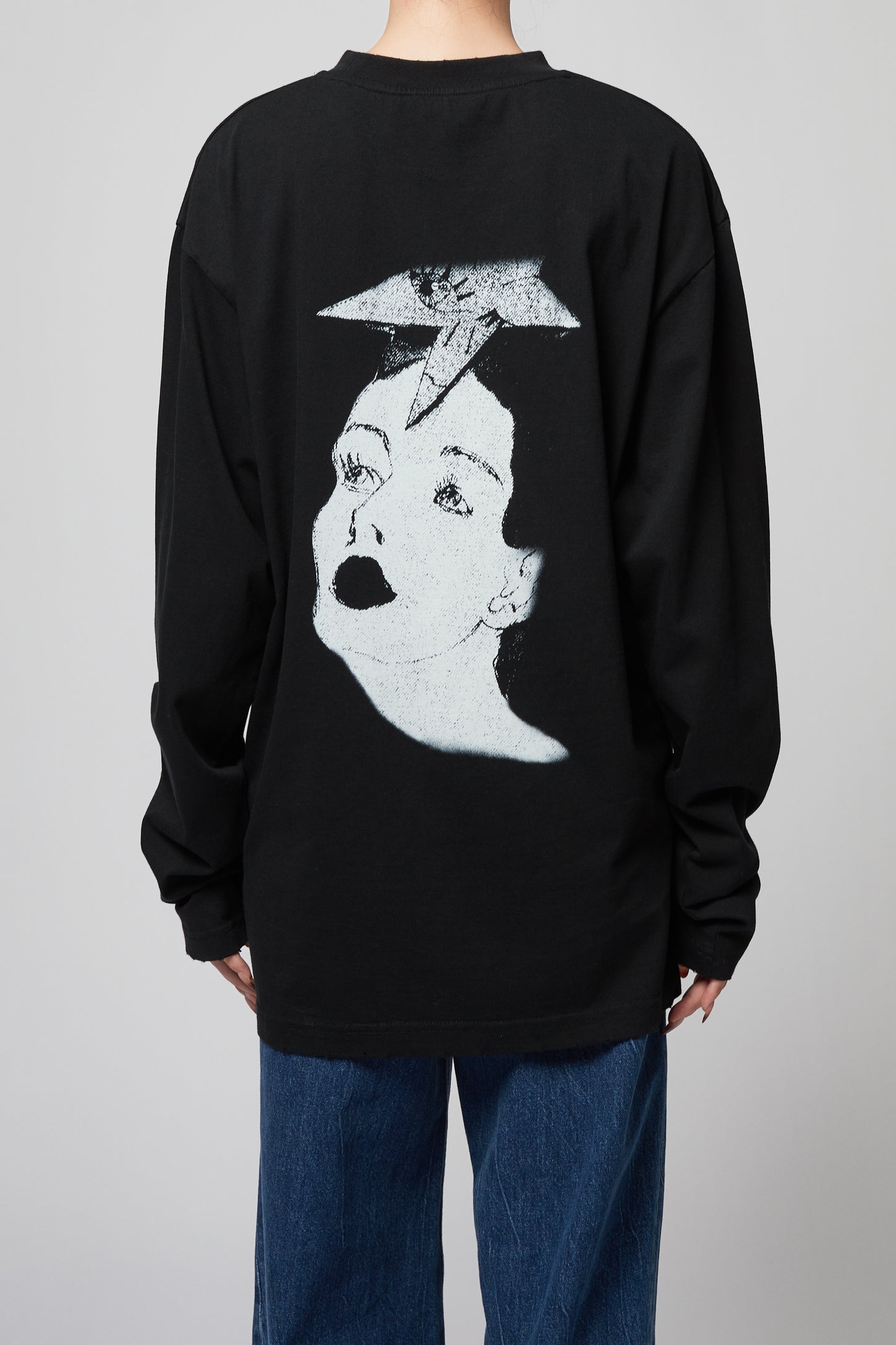 BLACK PRINCESS PRINT DAMAGED LONG-SLEEVED T-SHIRT