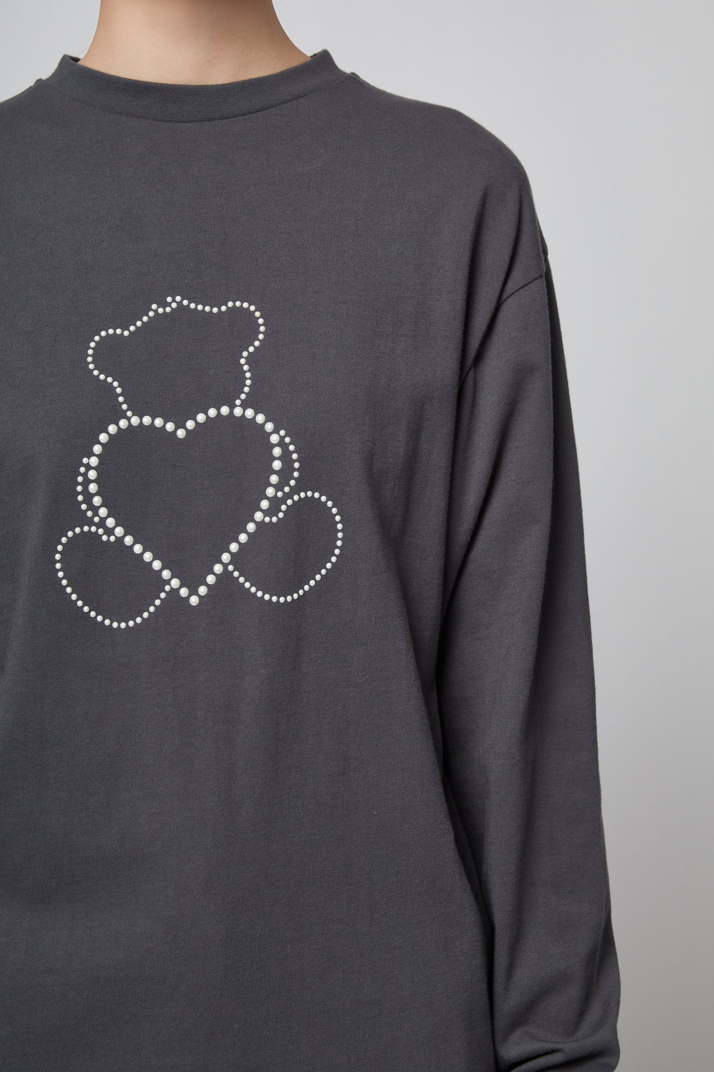 CHARCOAL PEARL BEAR LONG-SLEEVED T-SHIRT