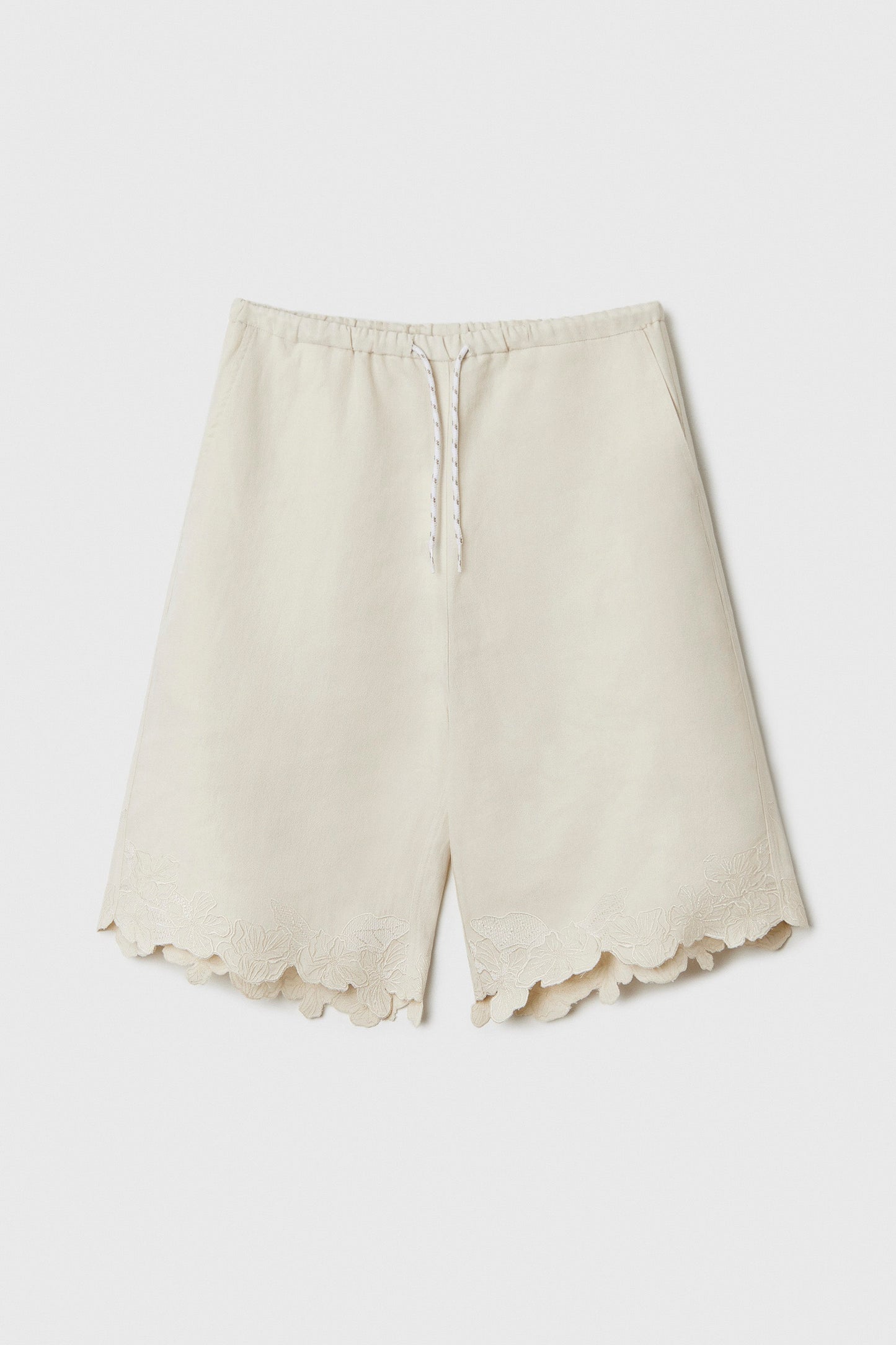 EMBROIDERED BERMUDA GARDENIA