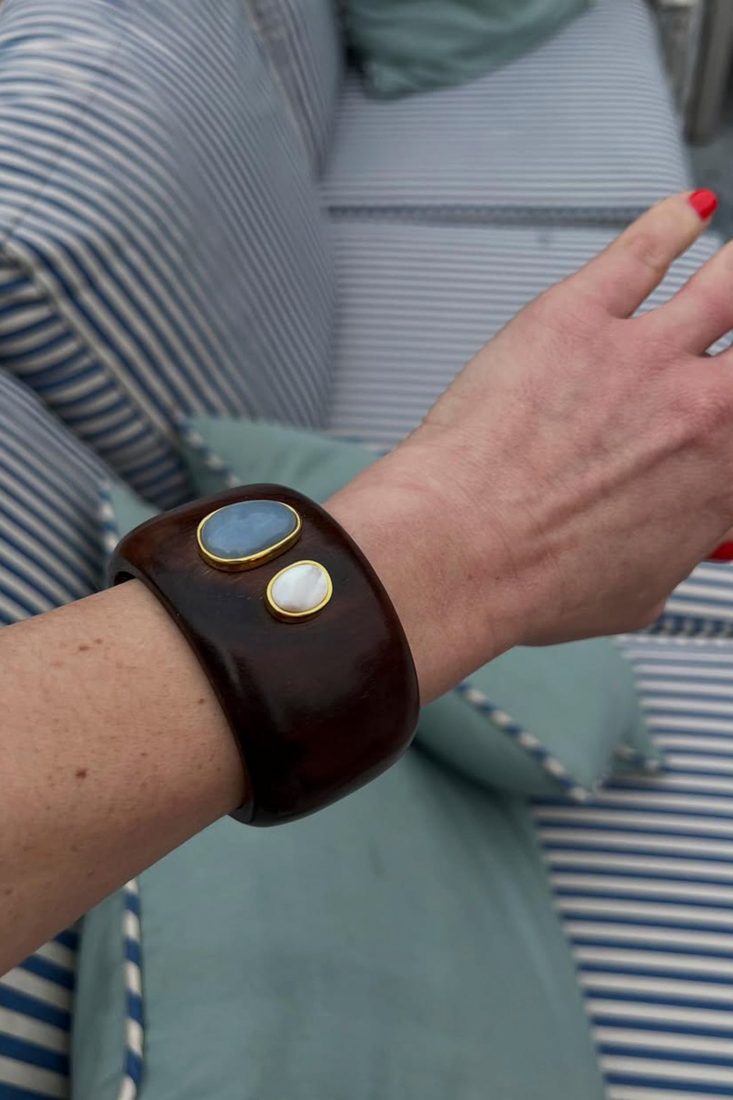 LANNA CUFF IN ACACIA WOOD - XS/S