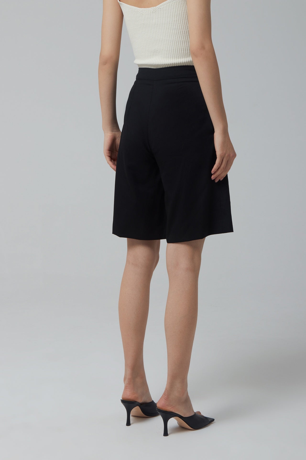 BLACK WOOL SHORTS