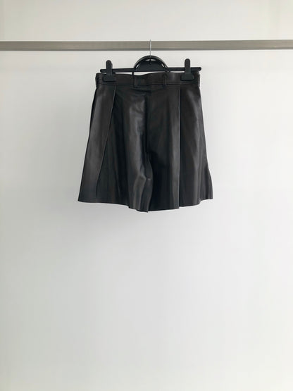 WIDE SHORT TROUSERS WITH PLEATS