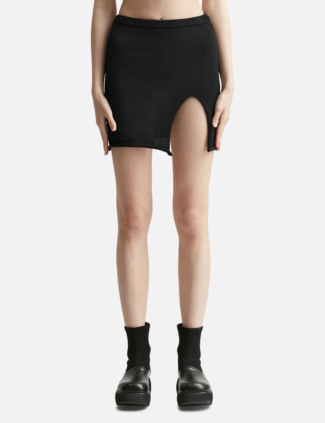 SLIT KNITTED SKIRT