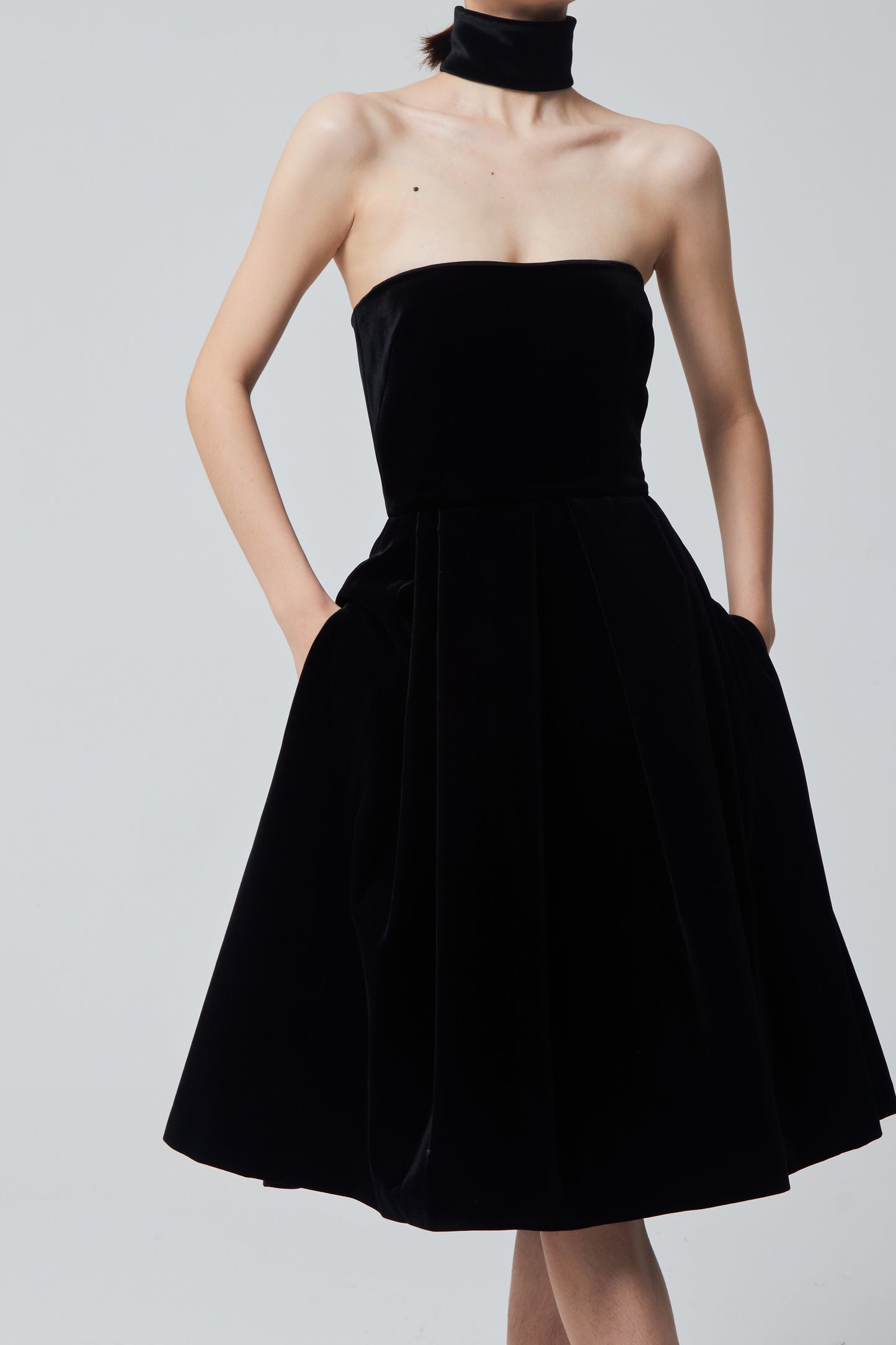 BRYN- VELVET STRAPLESS TEACUP