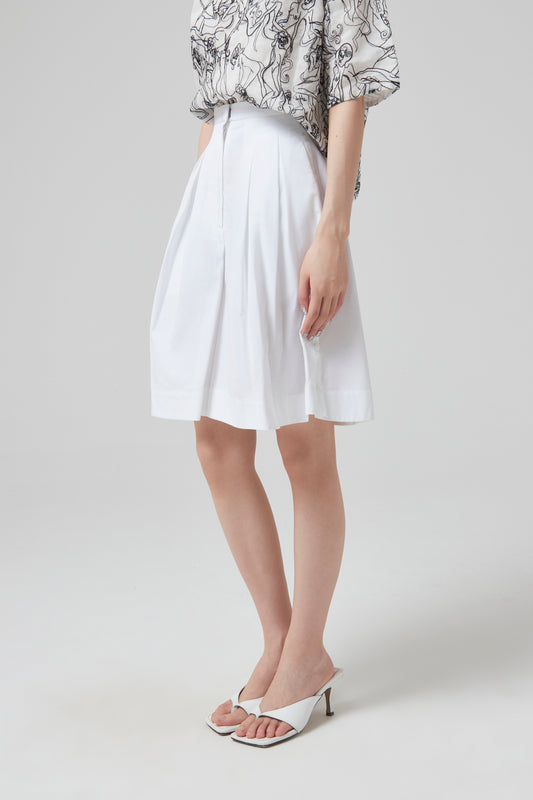 SHORT W/BOTTONS DETAILS