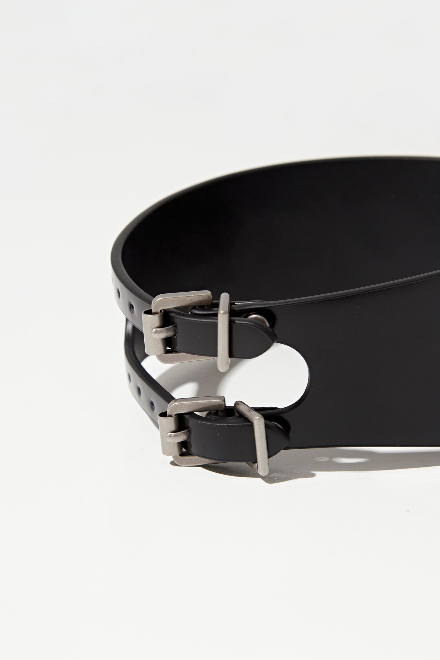 BLACK LOGO STUD WIDE DOUBLE BUCKLE CHOKER