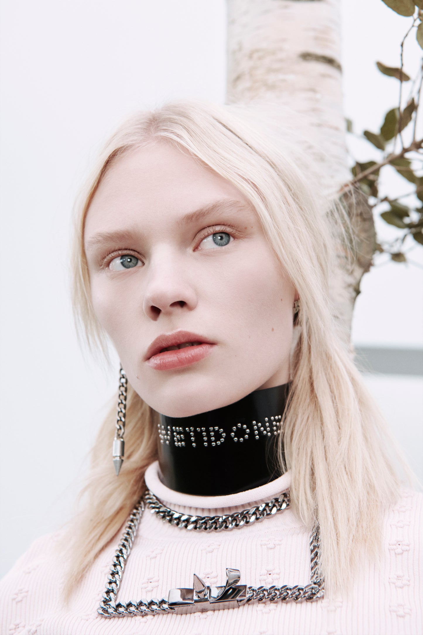 BLACK SMALL LOGO STUD WIDEDOUBLE BUCKLE CHOKER