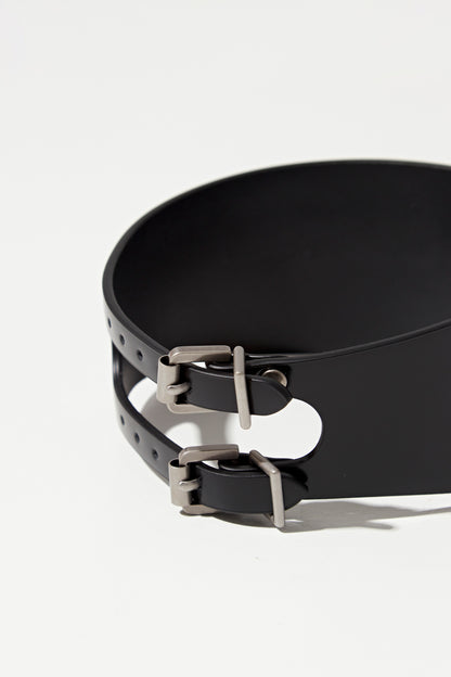 BLACK SMALL LOGO STUD WIDEDOUBLE BUCKLE CHOKER