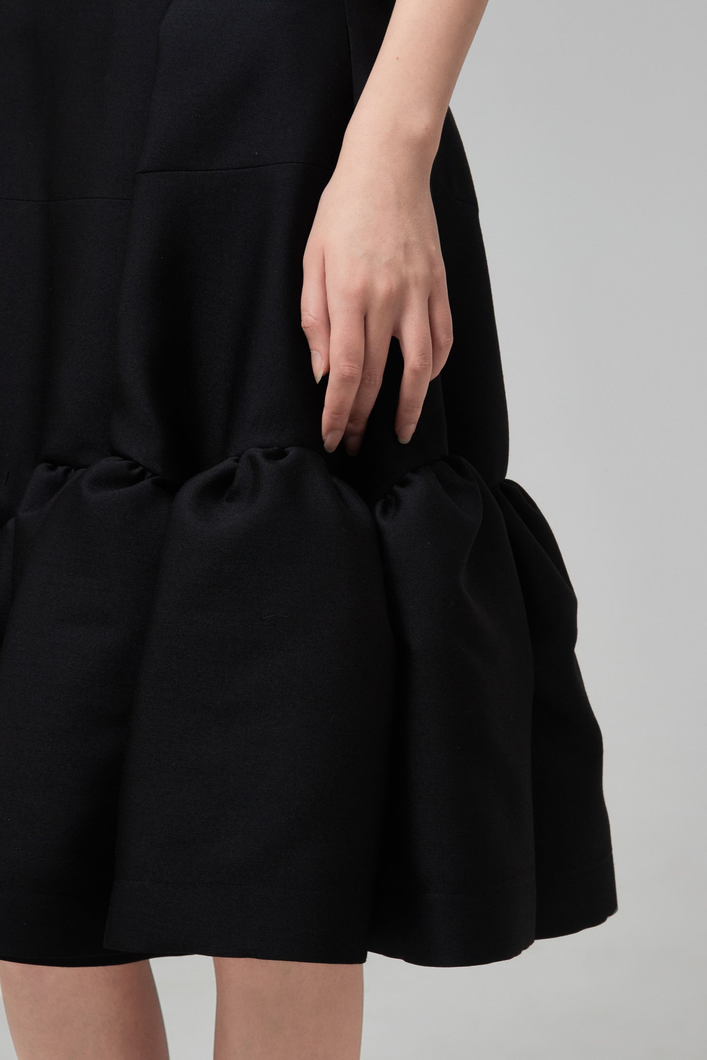 GATHERED ARCHPATTERN VOLUME SKIRT
