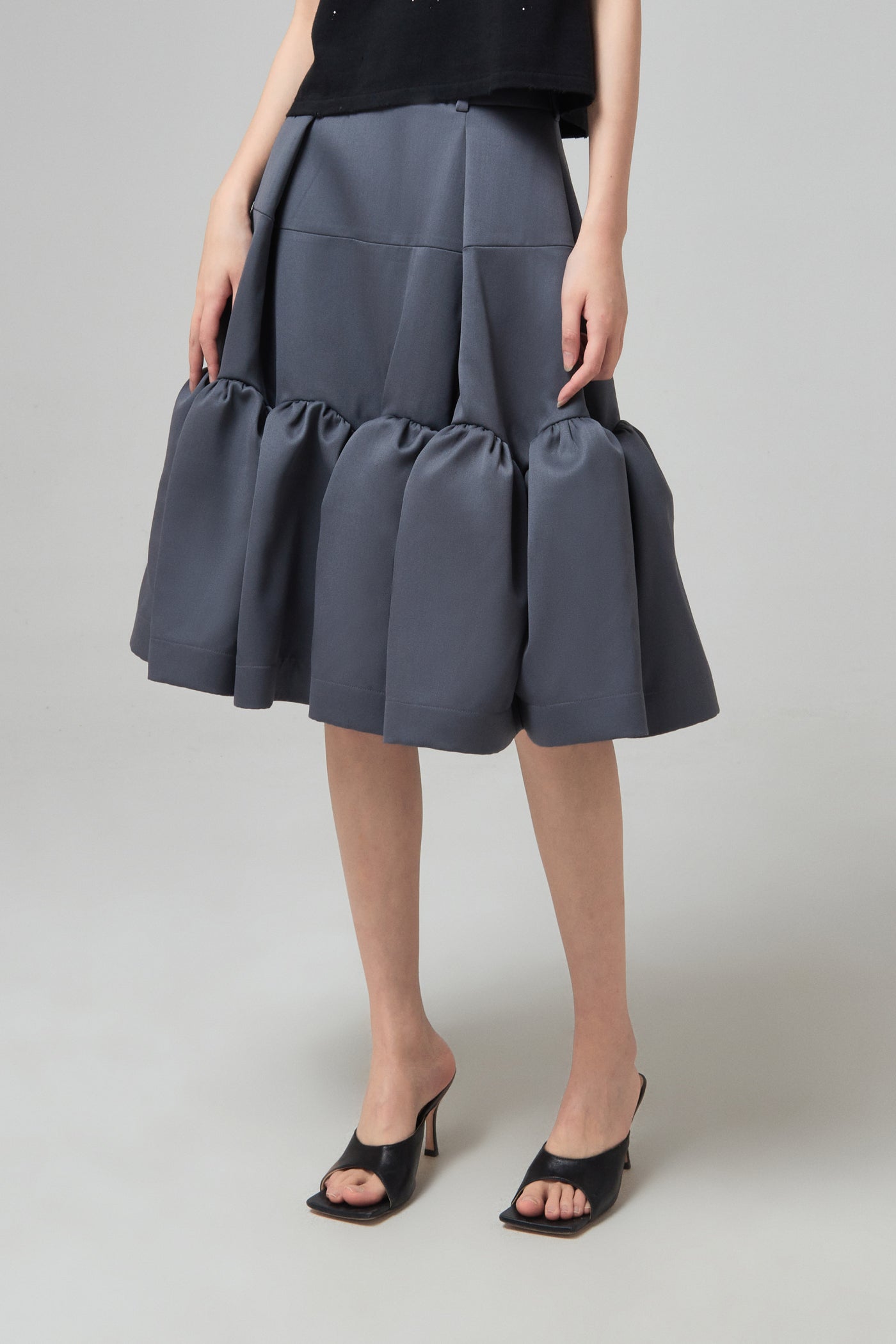 GATHERED ARCHPATTERN VOLUME SKIRT