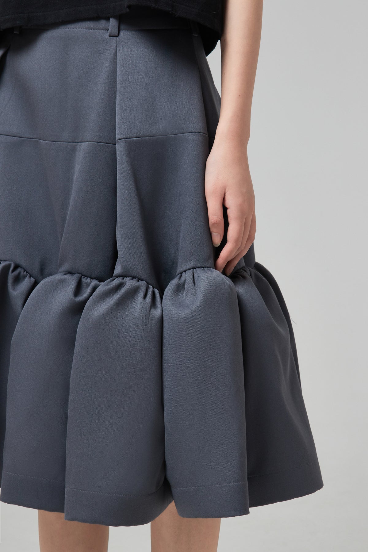 GATHERED ARCHPATTERN VOLUME SKIRT