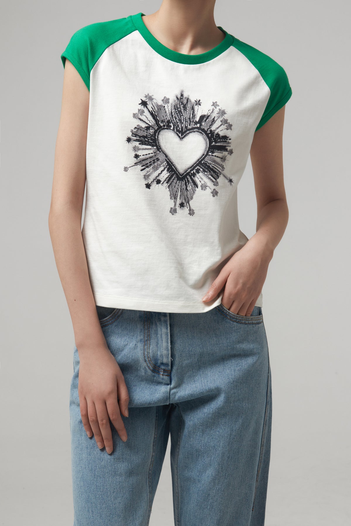 HEART GRAPHIC T-SHIRT