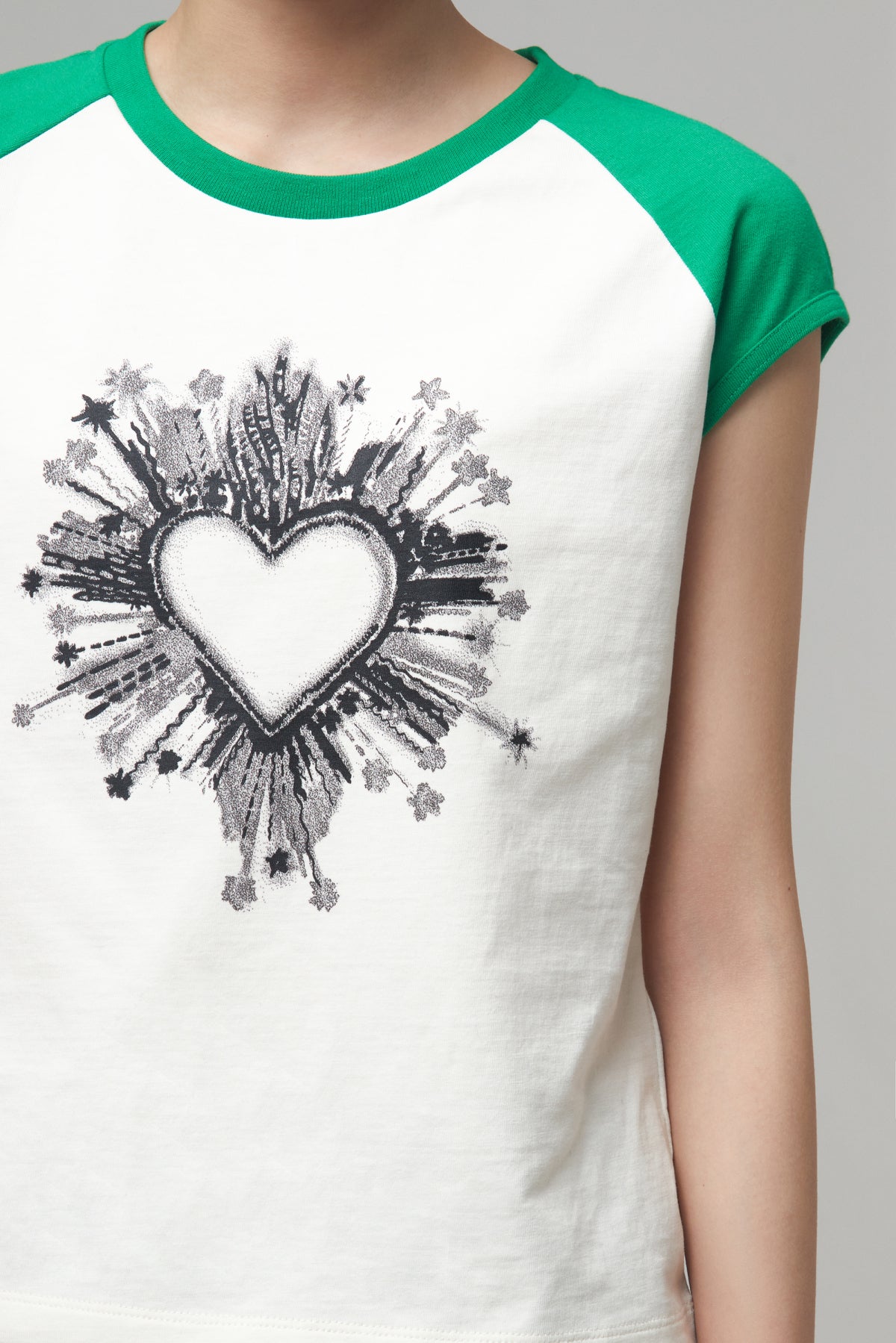 HEART GRAPHIC T-SHIRT