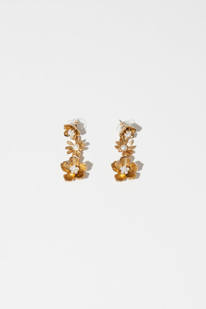 CARRYOVER DANGLING FLOWER EARRINGSING