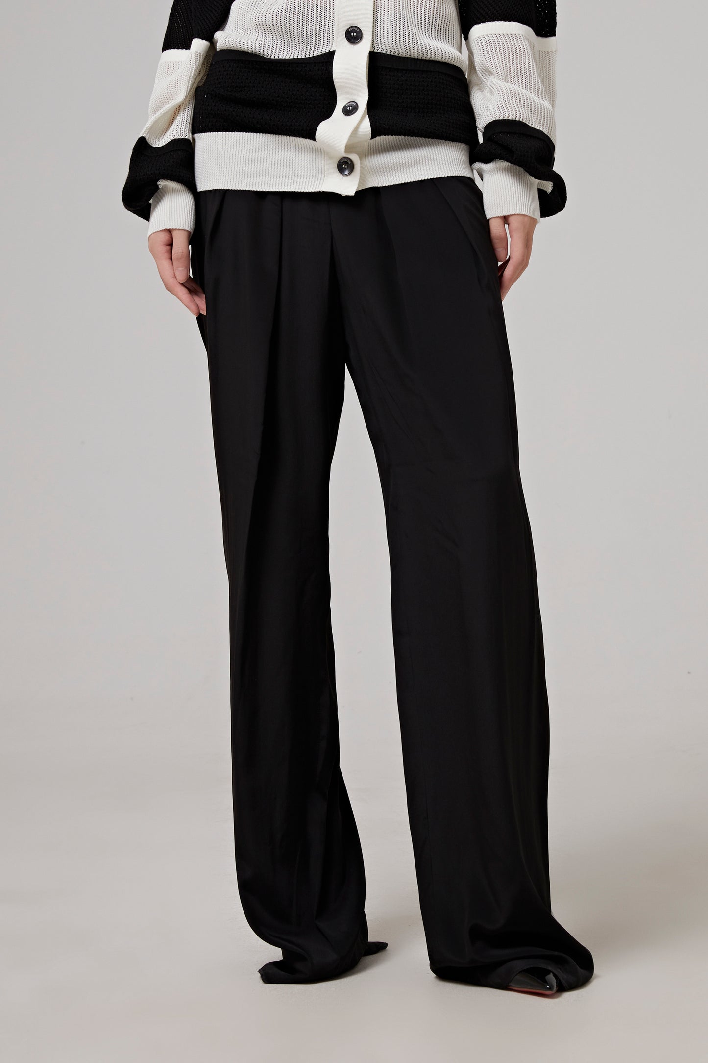 MID WAISTED STRAIGHT LEG PANTS