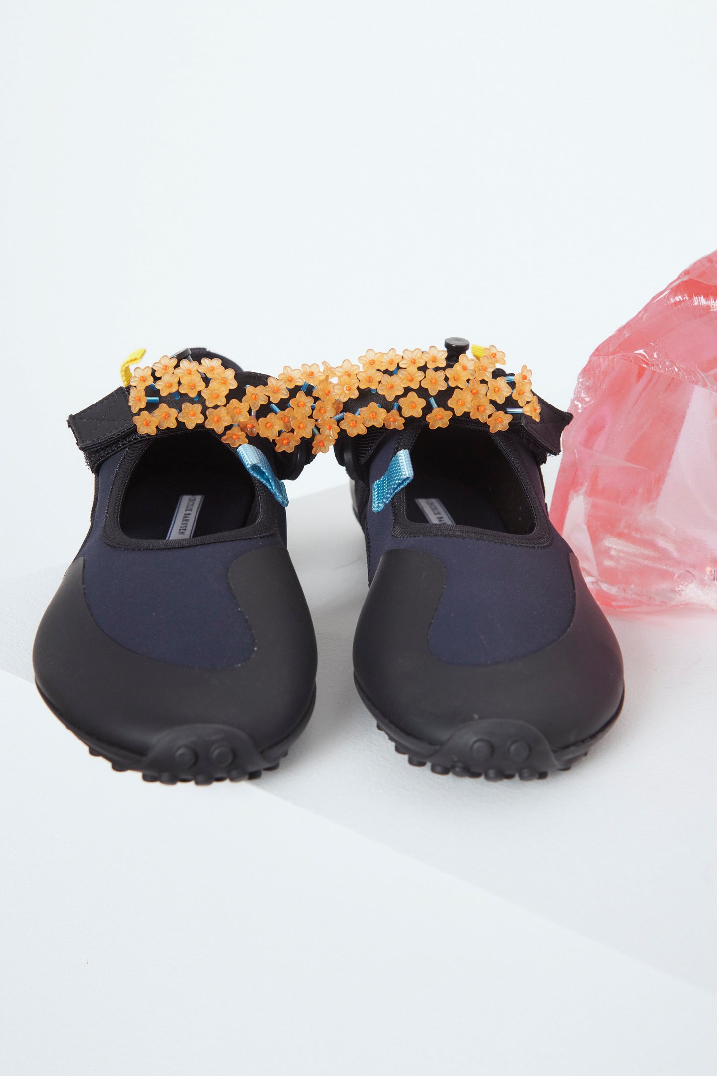 SARA OPEN FLAT BEADED NEOPRENE NAVY/TANGERINE