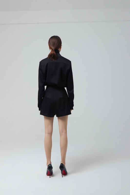 AVERY SATIN CREPE PLEAT SHOR