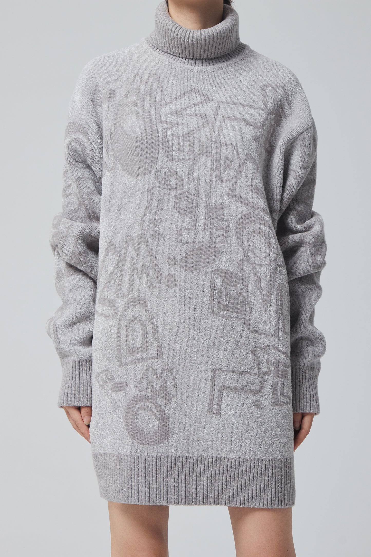 LOGO GRAFFITI TURTLE NECK SWEATER
